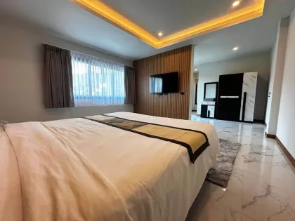 Moderne 4-Schlafzimmer-Poolvilla in Kamala, Phuket