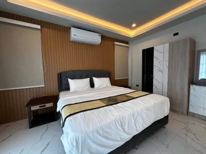 Moderne 4-Schlafzimmer-Poolvilla in Kamala, Phuket