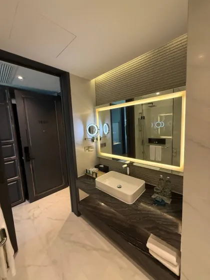Luxuriöse 1-Zimmer-Wohnung mit Poolzugang im Wyndham Grand Nai Harn
