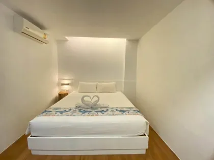 Apartmentgebäude mit 14 Betten und 15 Bädern in der Phang Nga Road, Phuket Town