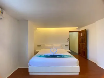 Apartmentgebäude mit 14 Betten und 15 Bädern in der Phang Nga Road, Phuket Town