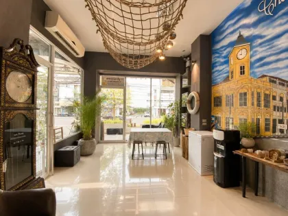 Apartmentgebäude mit 14 Betten und 15 Bädern in der Phang Nga Road, Phuket Town