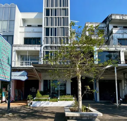 Apartmentgebäude mit 14 Betten und 15 Bädern in der Phang Nga Road, Phuket Town