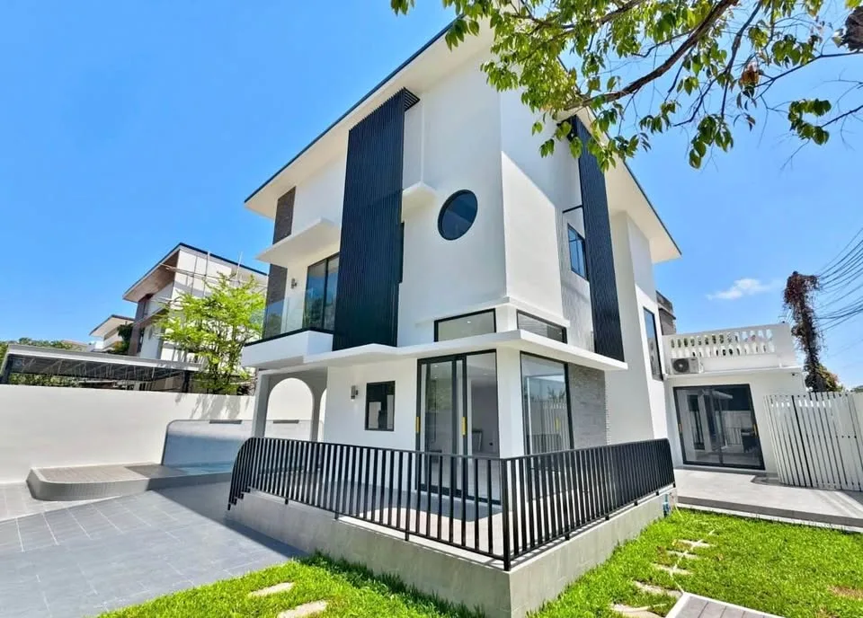 Villa clásica moderna con piscina de 4 dormitorios en Rock Garden 6, Kathu