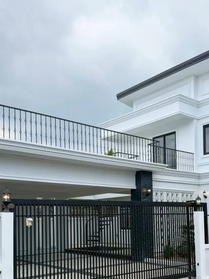 Neue Luxus-Poolvilla zum Verkauf im Songkhun Village nahe Phuket Stadt