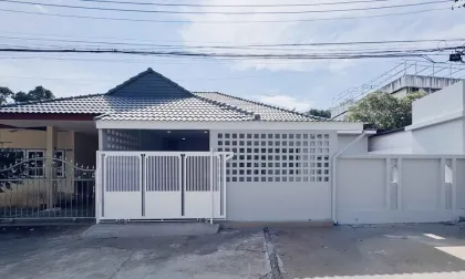 Villa mitoyenne 3 chambres avec piscine à vendre à Chalong