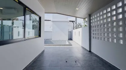Villa mitoyenne 3 chambres avec piscine à vendre à Chalong