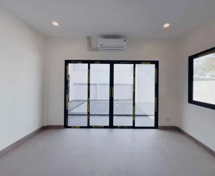 Villa mitoyenne 3 chambres avec piscine à vendre à Chalong