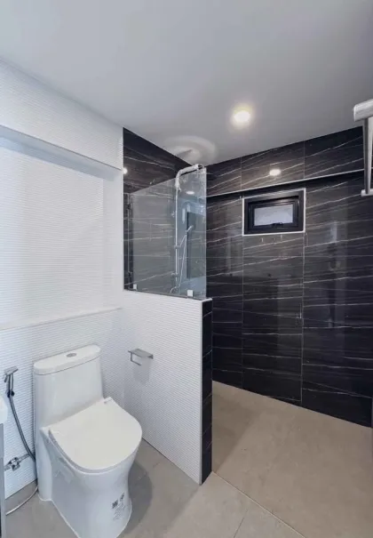 Villa mitoyenne 3 chambres avec piscine à vendre à Chalong
