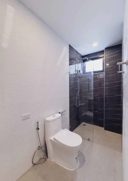 Villa mitoyenne 3 chambres avec piscine à vendre à Chalong