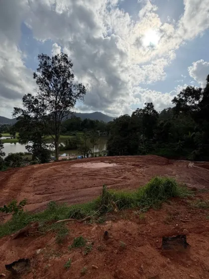 Terreno Premium con Vista a Montañas y Campo de Golf en Kathu
