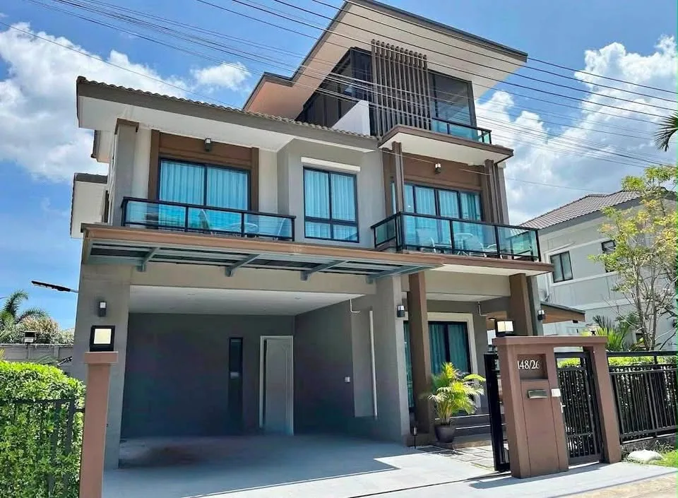 วิลล่าหรู 3 ชั้น ในโครงการ The Palm Kathu–Patong Village