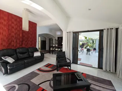 Villa Privée avec Piscine 2 Chambres 3 Salles à Saiyuan, Phuket