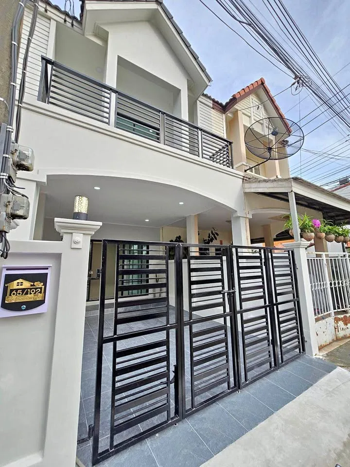 Neu renoviertes 3-Schlafzimmer Reihenhaus in Wichit, Phuket