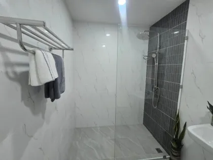 Neu renoviertes 3-Schlafzimmer Reihenhaus in Wichit, Phuket