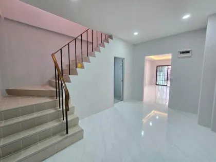 Neu renoviertes 3-Schlafzimmer Reihenhaus in Wichit, Phuket