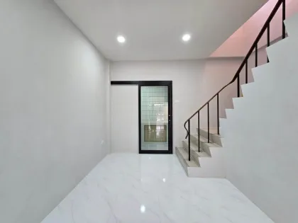 Neu renoviertes 3-Schlafzimmer Reihenhaus in Wichit, Phuket