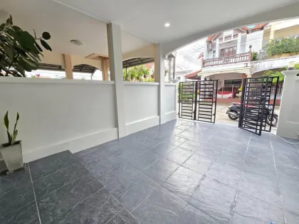 Neu renoviertes 3-Schlafzimmer Reihenhaus in Wichit, Phuket