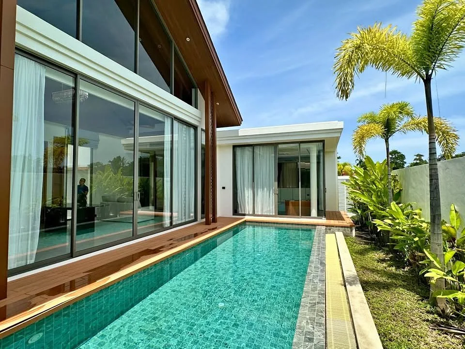 Poolvilla mit 3 Schlafzimmern & 3 Bädern in Bang Tao