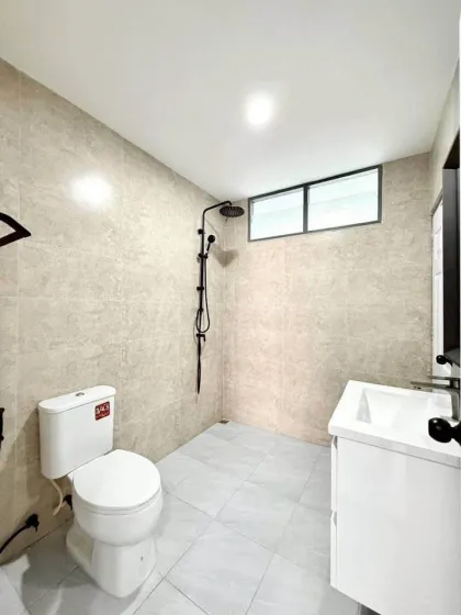 ทาวน์เฮาส์ 2 ชั้น รีโนเวทสวยใจกลางฉลอง