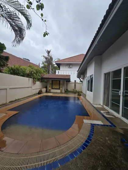 Villa con piscina de 3 dormitorios y 4 baños en venta en Rawai