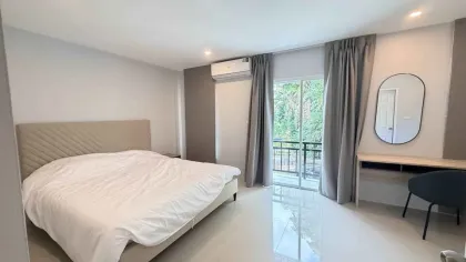 帕克洛克棕榈别墅现代三卧双拼住宅