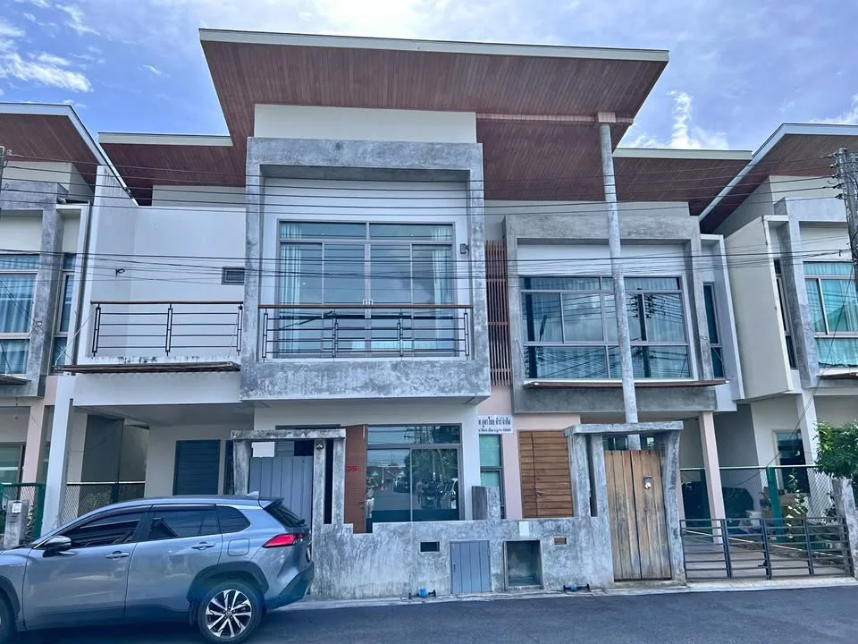 普吉岛Eva Town项目现代三卧室LOFT联排别墅