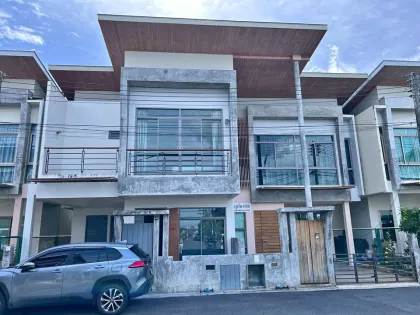 普吉岛Eva Town项目现代三卧室LOFT联排别墅