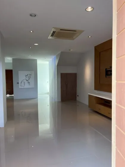 普吉岛Eva Town项目现代三卧室LOFT联排别墅