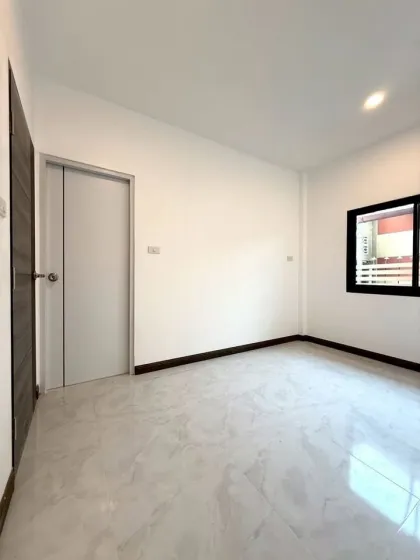 Spacieuse maison de plain-pied 3 chambres avec jardin à Chalong