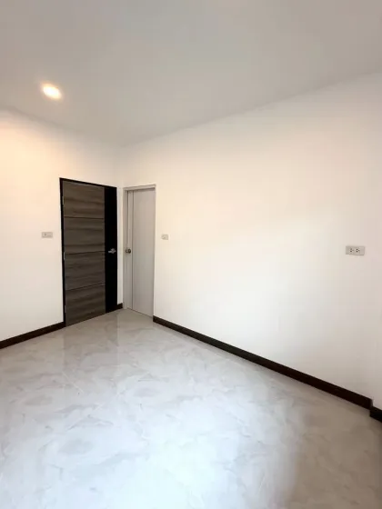 Spacieuse maison de plain-pied 3 chambres avec jardin à Chalong