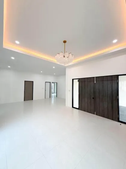 3卧室联排别墅带室内停车位，位于Cherng Talay