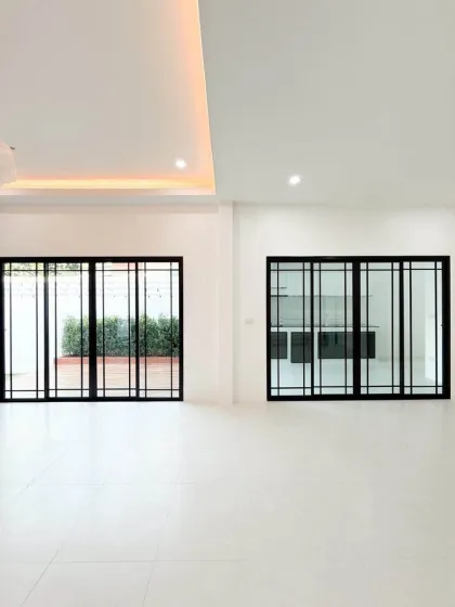 3卧室联排别墅带室内停车位，位于Cherng Talay