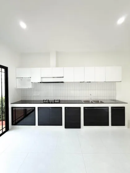 3卧室联排别墅带室内停车位，位于Cherng Talay