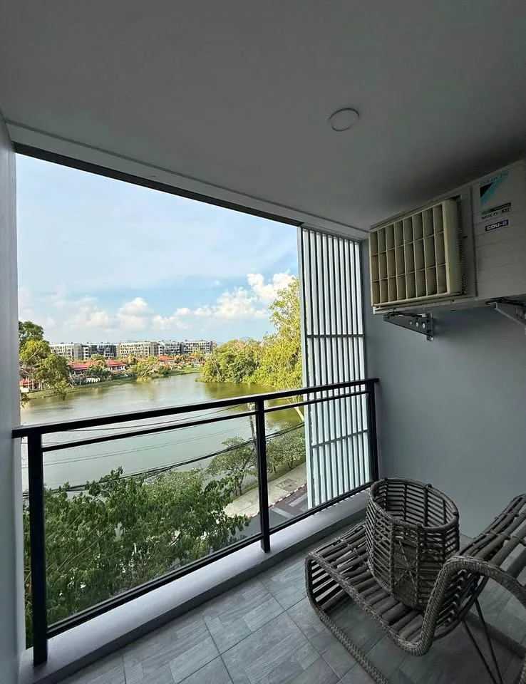 Apartamento de 2 dormitorios con vista a la laguna en Cassia Residence