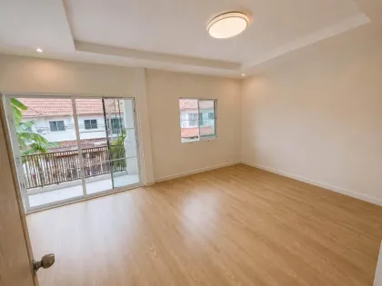 Schön renoviertes Familienhaus mit 4 Schlafzimmern in Wichit