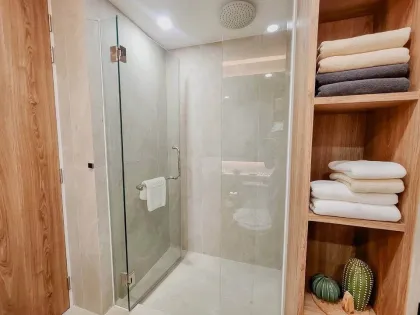 Stylisches Duplex-Apartment in der ruhigen Surin-Region