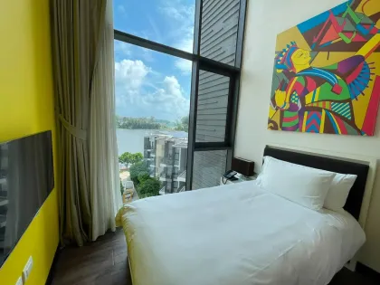 Penthouse mit 2 Schlafzimmern und 2 Bädern in Cassia Phuket Laguna mit Seen- und Meerblick