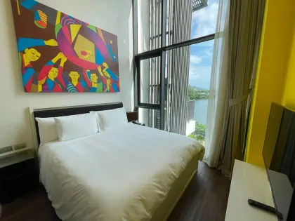 Penthouse mit 2 Schlafzimmern und 2 Bädern in Cassia Phuket Laguna mit Seen- und Meerblick
