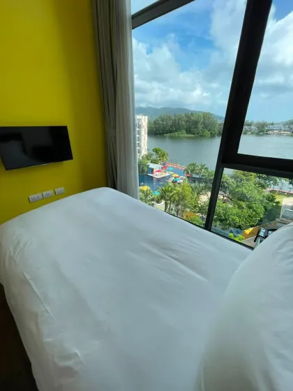 Penthouse mit 2 Schlafzimmern und 2 Bädern in Cassia Phuket Laguna mit Seen- und Meerblick
