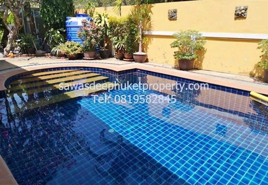 Villa con piscina asequible cerca de la playa Nai Harn en venta