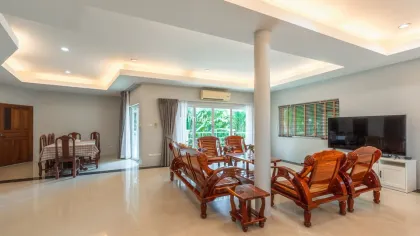 Traditional Thai-style Villa with 4 Bedrooms in Rawai