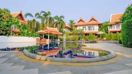 Traditional Thai-style Villa with 4 Bedrooms in Rawai
