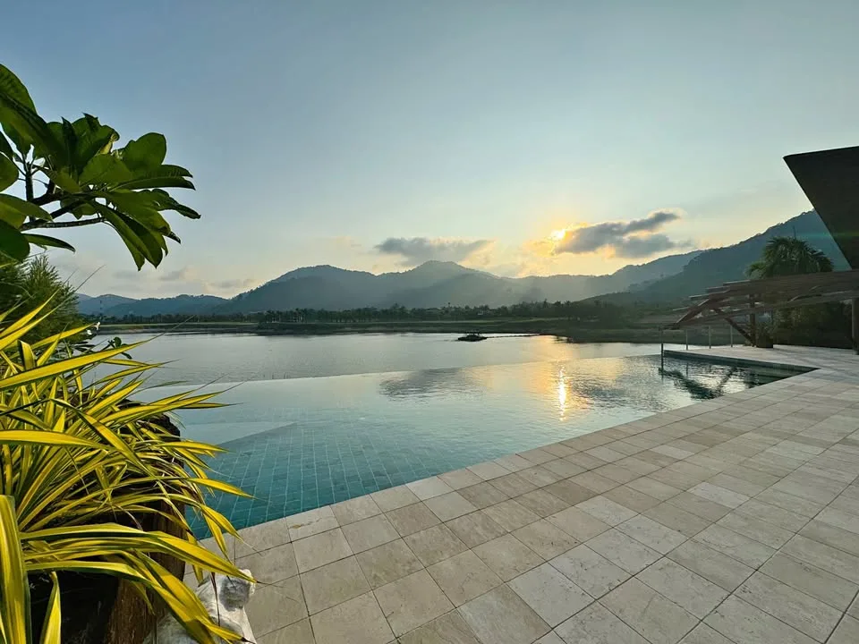 Villa exclusive avec piscine et vue sur lac et coucher de soleil à Phuket