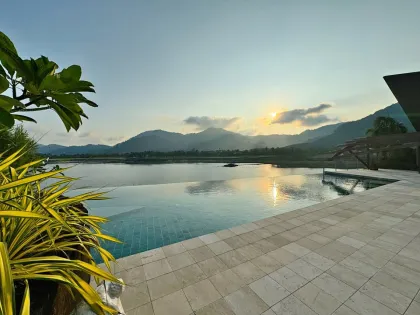 Villa exclusive avec piscine et vue sur lac et coucher de soleil à Phuket