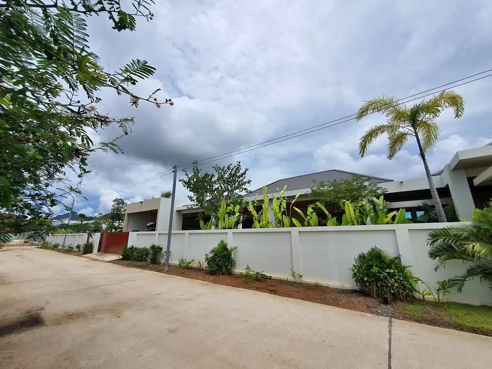 Villa espaciosa de 5 habitaciones con piscina privada en Cherng Talay