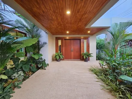 5-Bedroom Villa with Private Pool in Cherng Talay