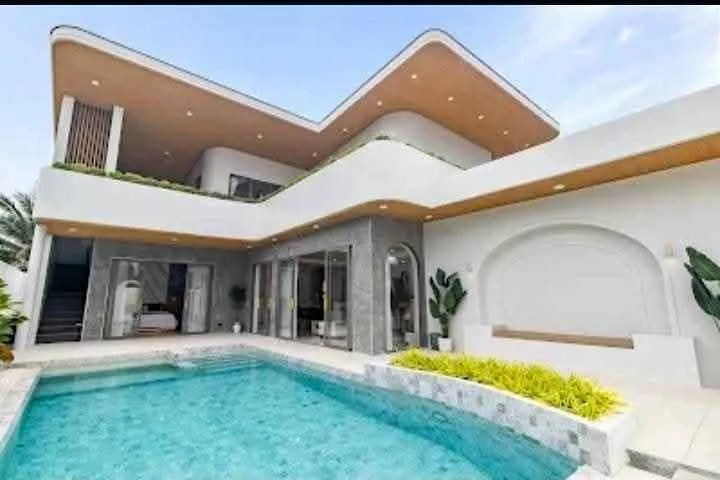 Brandneue 4-Zimmer-Poolvilla in Bang Jo, Phuket