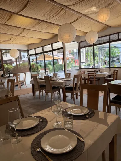 Affaire à vendre : Restaurant entièrement équipé à la plage de Surin