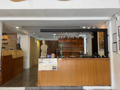Affaire à vendre : Restaurant entièrement équipé à la plage de Surin
